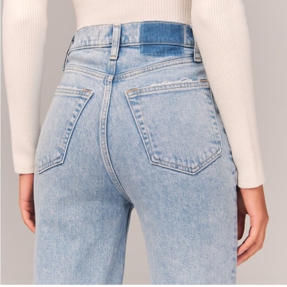 Like New Abercrombie & Fitch 90s straight ultra high rise jeans size 32 long - Picture 4 of 14
